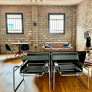https://apt-luxury-wood-loft.it-lombardy.com