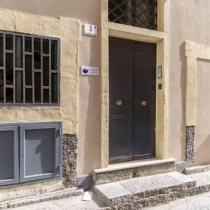 https://appartamento-domus-lavica.taorminaitalyhotels.com